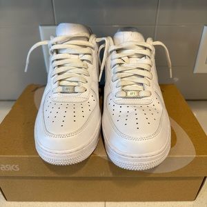 Men’s Low Top White AF1 Sz 8.5